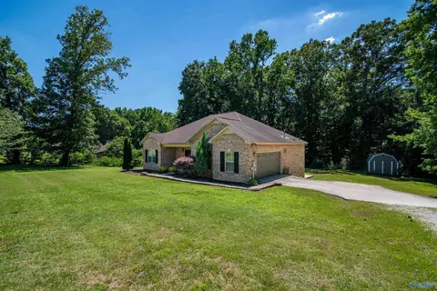 Exterior - 612 S Mountain Dr, Trinity, AL 35673 photo 5 of 10