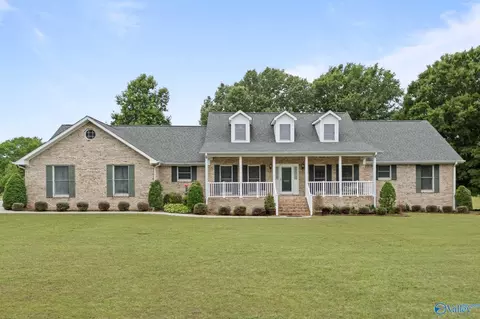 890 Narrow Ln, New Market, AL 35761