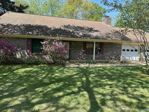 1307 Hickory St, Albertville, AL 35950