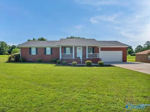 20292 Winfred Dr, Tanner, AL 35671