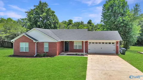 239 Falcon Ridge Dr, Huntsville, AL 35811