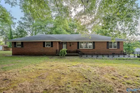 41 Seminary St, Moulton, AL 35650