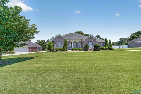 112 Fawn Ridge Dr, Decatur, AL 35603