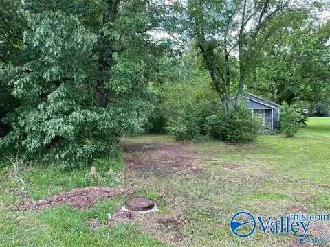2906 Veterans Dr, Scottsboro, AL 35769