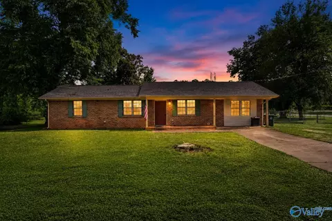 14 Canadian Dr, Scottsboro, AL 35769