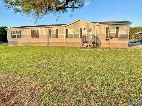 1118 Evergreen Rd, Falkville, AL 35622
