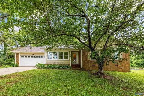 124 Allenwood Dr, Huntsville, AL 35811