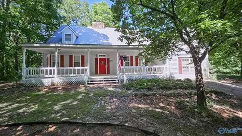 411 Bell Point Rd, Laceys Spring, AL 35754