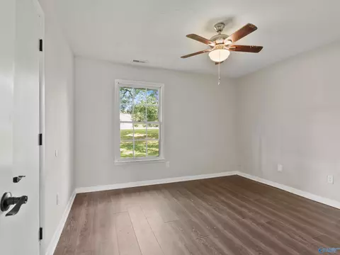 Bedroom - 10810 Griffith Rd, Tanner, AL 35671 photo 6 of 8