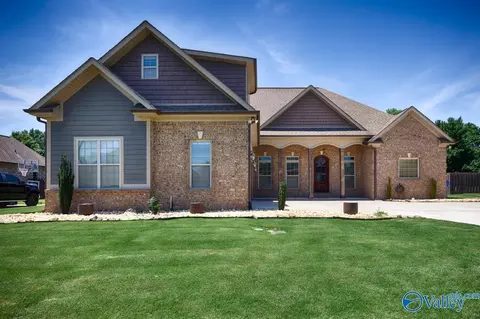 22577 Bluffview Dr, Athens, AL 35613