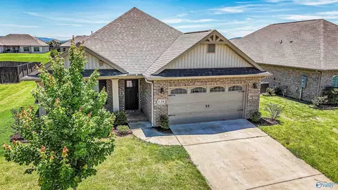 128 Caspian Ln, Meridianville, AL 35759