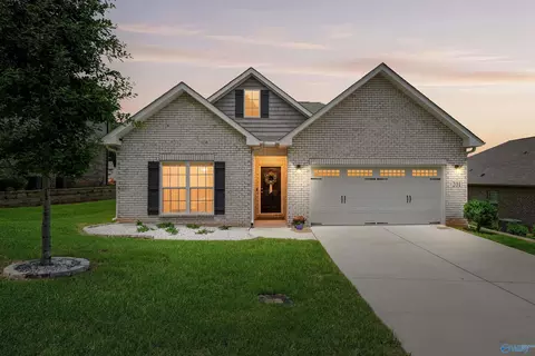 201 Paul Dr, Brownsboro, AL 35741
