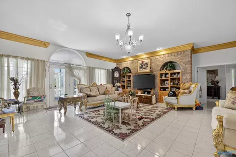 Living - 383 Ross Rd, Boaz, AL 35956 photo 3 of 5