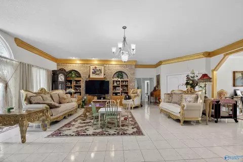 Living - 383 Ross Rd, Boaz, AL 35956 photo 5 of 5