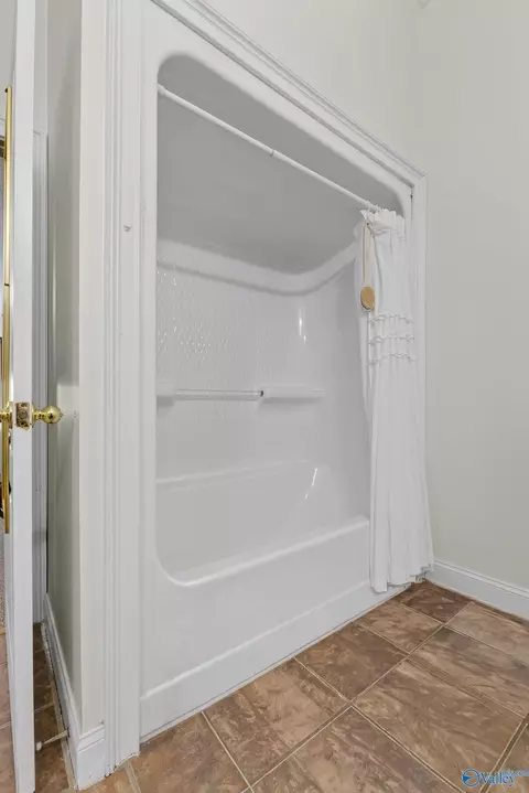 Bath - 383 Ross Rd, Boaz, AL 35956 photo 6 of 8
