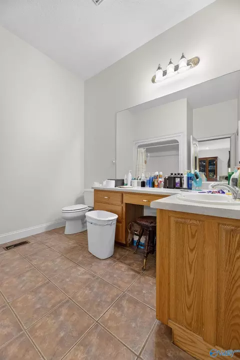 Bath - 383 Ross Rd, Boaz, AL 35956 photo 7 of 8