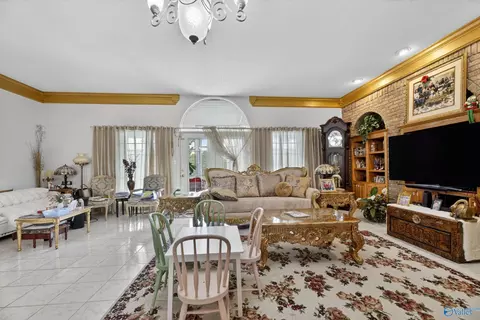 Living - 383 Ross Rd, Boaz, AL 35956 photo 2 of 5