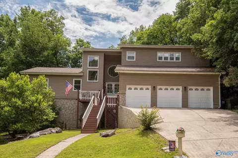 1696 Shady Cove Cir, Huntsville, AL 35802