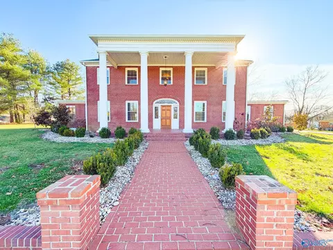 621 E College St, Pulaski, TN 38478
