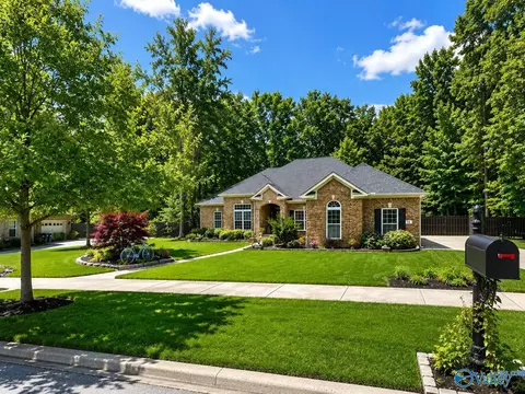14 Natures Loop Rd, Huntsville, AL 35803