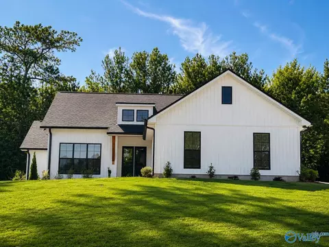 1424 Brierwood Pl, Jacksonville, AL 36265