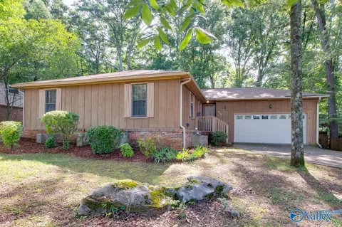 10107 Versailles Dr, Huntsville, AL 35803