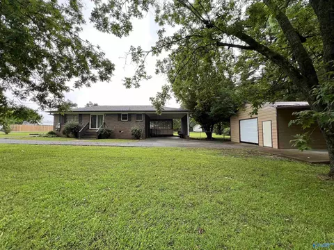 2498 Barnes Dr, Hokes Bluff, AL 35903