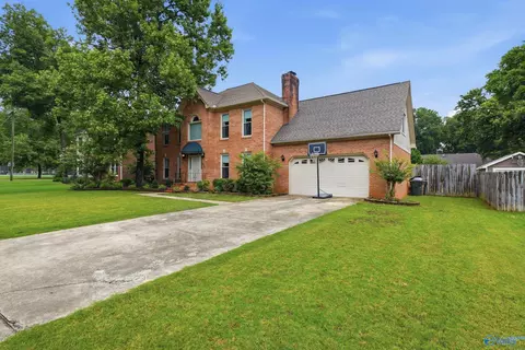 2406 Auburn Dr, Decatur, AL 35603