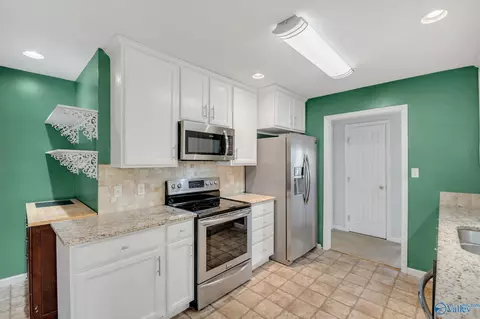 Kitchen - 18220 E Limestone Rd, Athens, AL 35613 photo 2 of 3