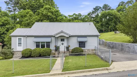 208 SW 15th St, Fort Payne, AL 35967