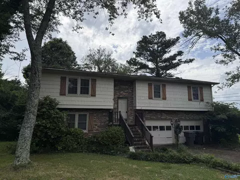 18 Sherwood Dr, Scottsboro, AL 35769