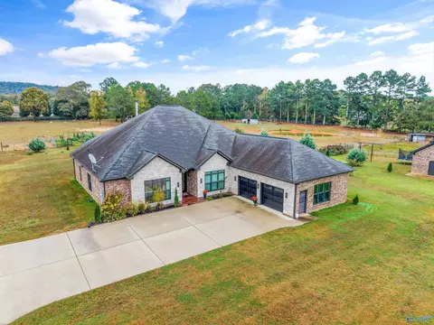 3149 Old Railroad Bed Rd, Harvest, AL 35749