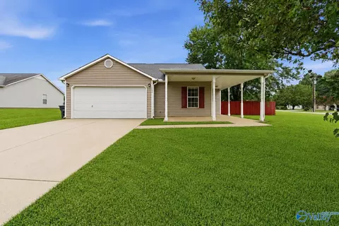 100 Green Lea Ln, New Market, AL 35761