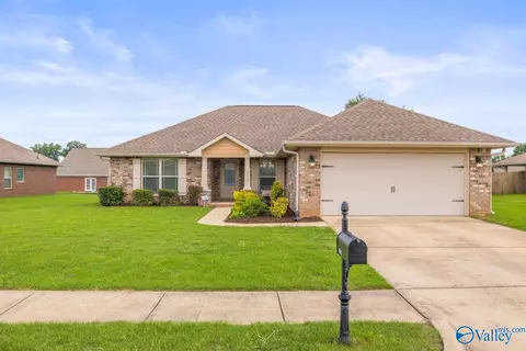 29921 Shadow Run Dr, Harvest, AL 35749