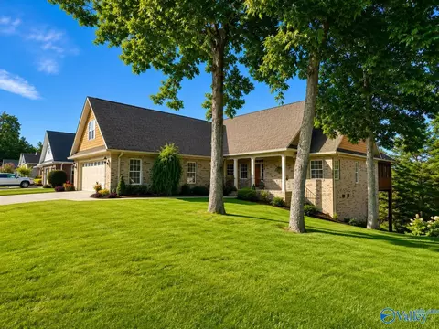 1211 River Ridge Dr, Guntersville, AL 35976