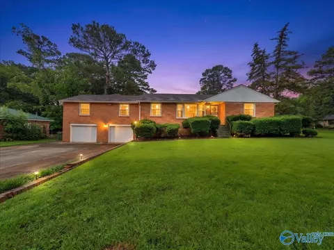 7600 Holland Dr, Huntsville, AL 35802