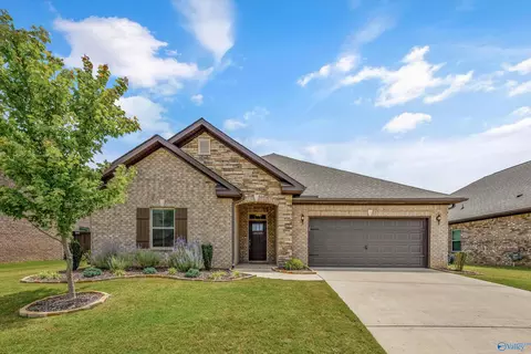16235 Trestle St, Huntsville, AL 35803