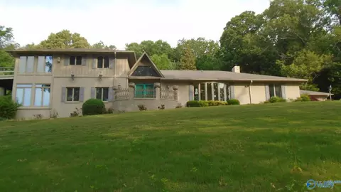 447 Riverton Dr, Rainbow City, AL 35906