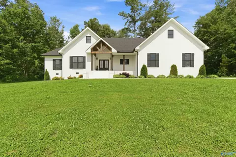 116 Bowery Ln, Albertville, AL 35950