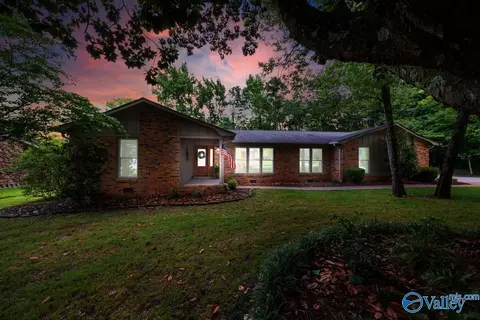 1413 Wind River Dr, Huntsville, AL 35802