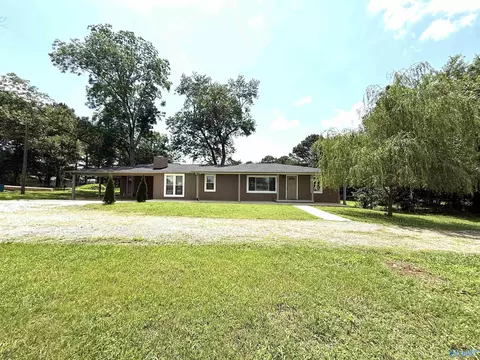 254 Narrow Ln, New Market, AL 35761