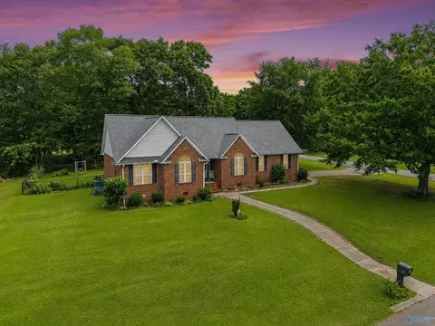 620 Preston Ave, Albertville, AL 35950