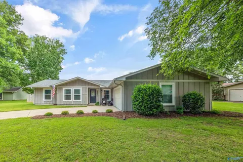 1905 W Tuliptree Dr, Huntsville, AL 35803