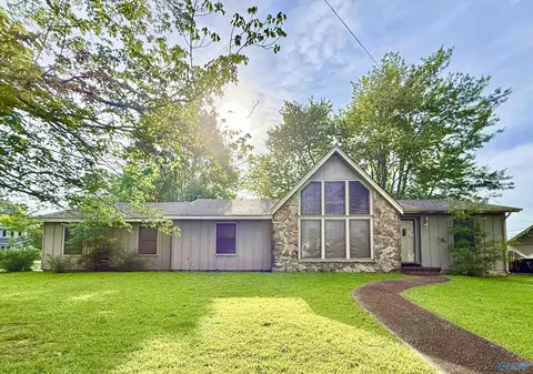 2900 Celestial Dr, Hartselle, AL 35640