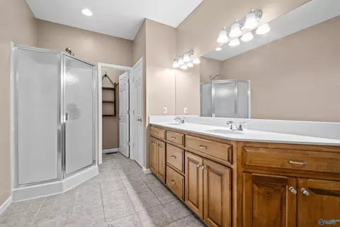 Bath - 2023 Mohawk Cliff Rd, Ohatchee, AL 36271 photo 2 of 4
