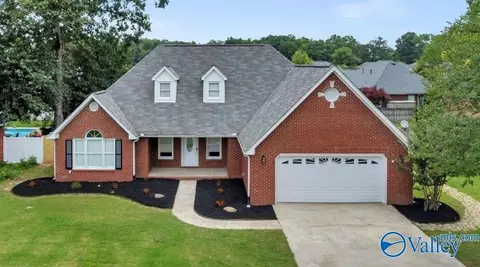 2722 King Arthur Ct, Decatur, AL 35603