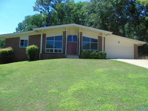 1929 Rosalie Ridge Dr, Huntsville, AL 35811