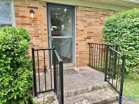 1706 Club View Dr, Huntsville, AL 35816