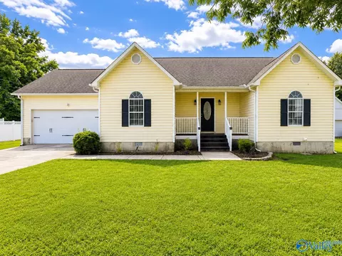 1215 Heatherwood Dr, Arab, AL 35016