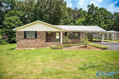 192 Sand Mountain Dr, Rainsville, AL 35986